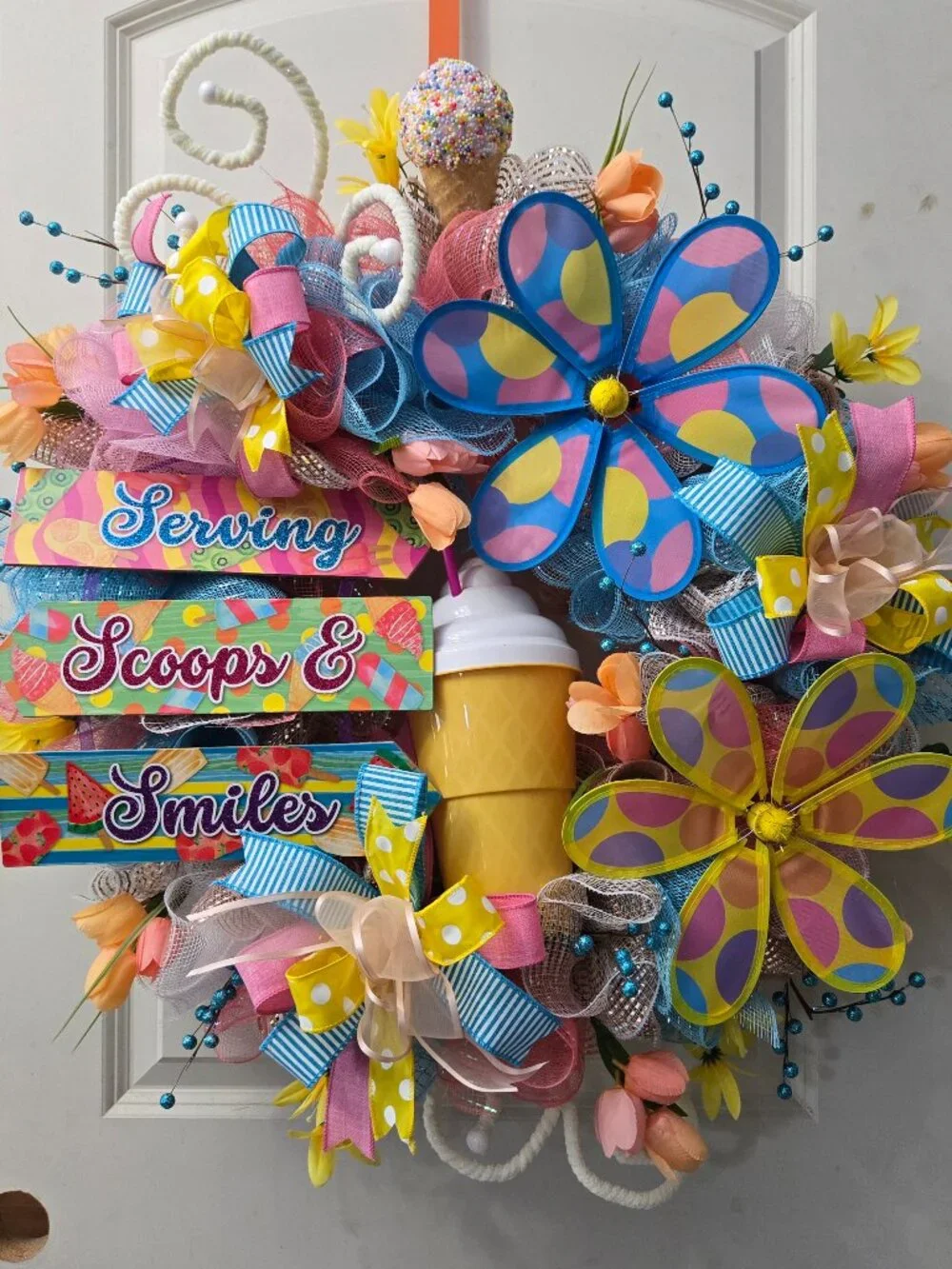 Serving Scoops & Smiles Summer Wreath